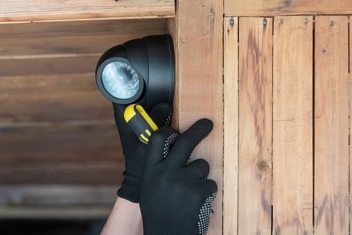 فني كاميرات مراقبة أسواق القرين 94466869 خدمات تركيب كاميرات صيانة برمجة